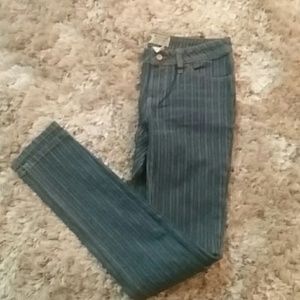 Junior Size 5  skinny jeans.